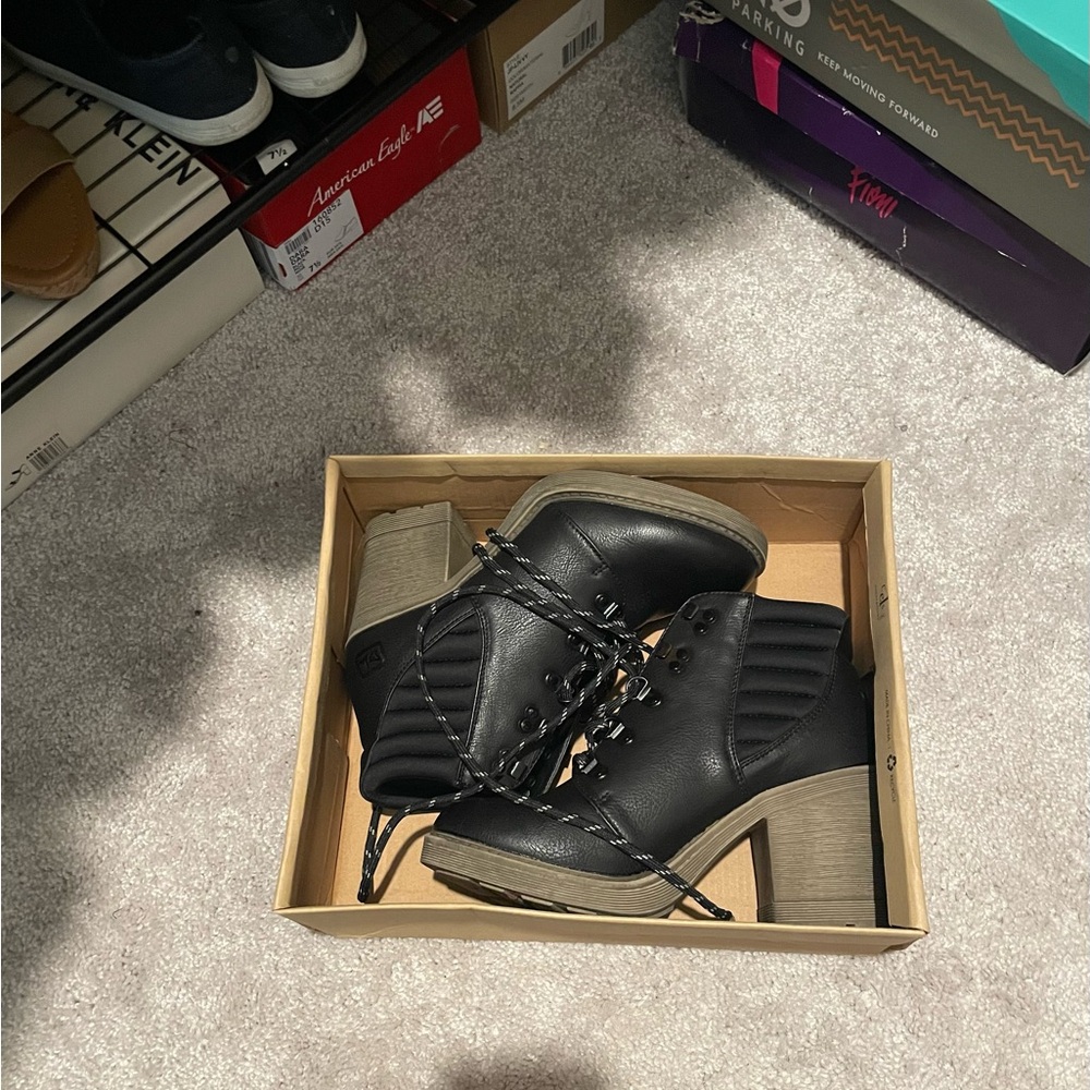 Size 8 - “Dirty Laundry” heal boots. Very comfy and super cute!